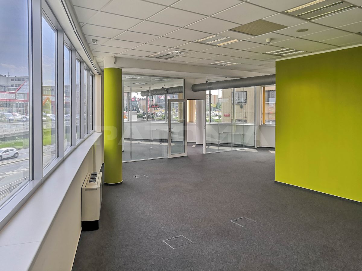 Pronájem kanceláře 300 m² – fotografie 2