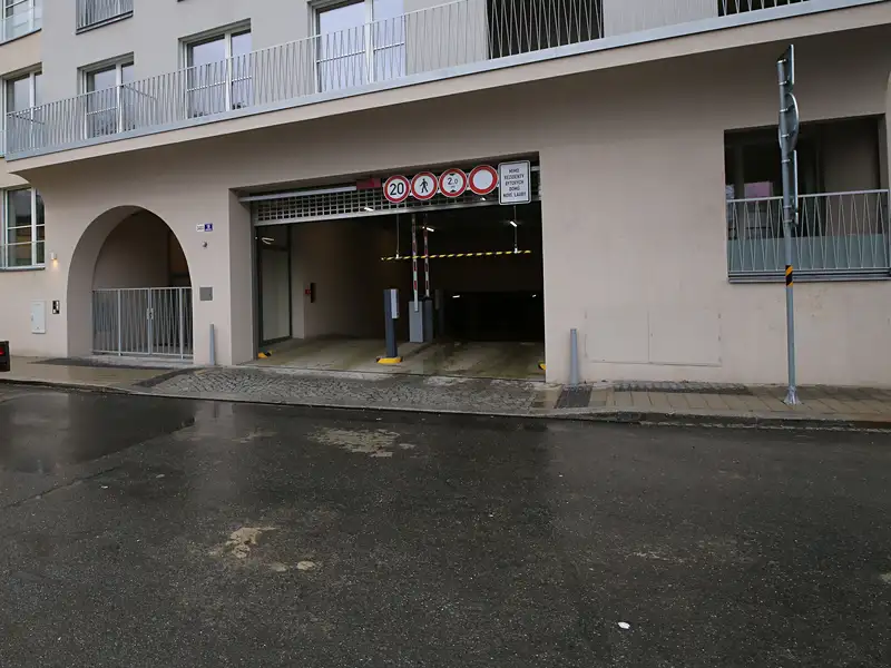 Pronájem garážového stání 12 m², Ostrava – náhled fotky 3