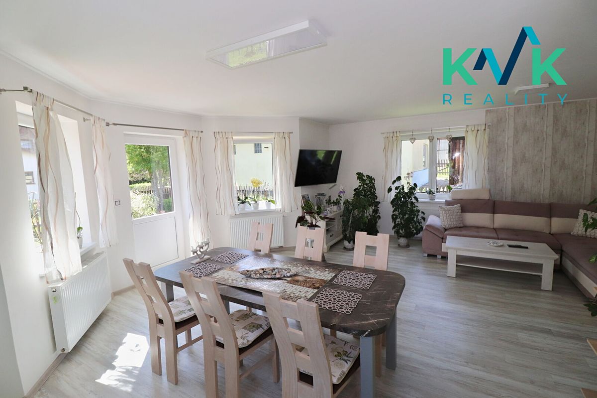Prodej rodinného domu 200 m², pozemek 550 m² – fotografie 2
