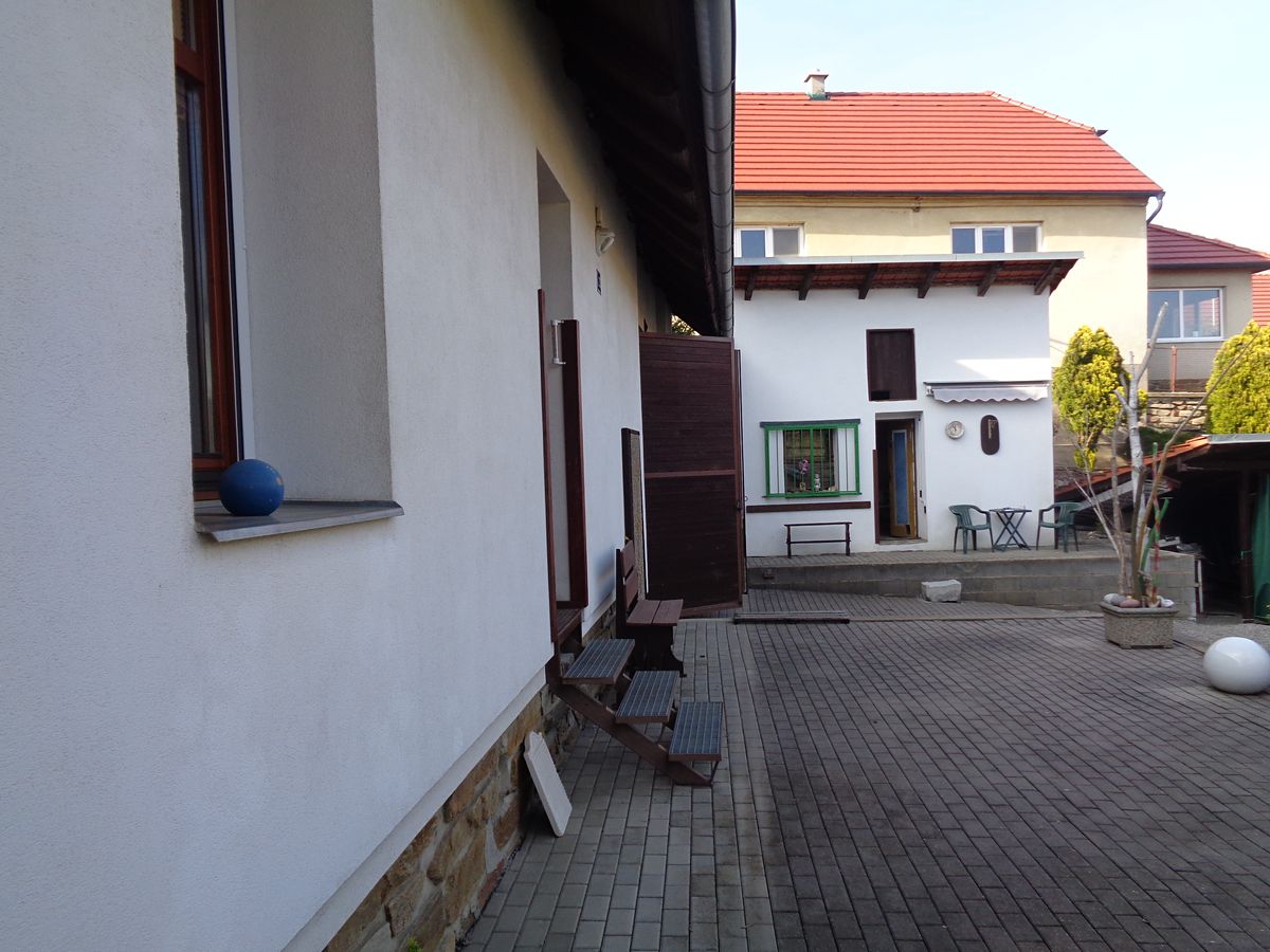 Prodej rodinného domu 167 m², pozemek 654 m² – fotografie 2