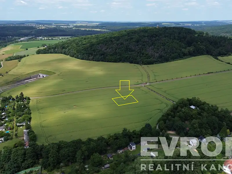 Prodej stavebního pozemku 992 m², Plzeň – náhled fotky 1