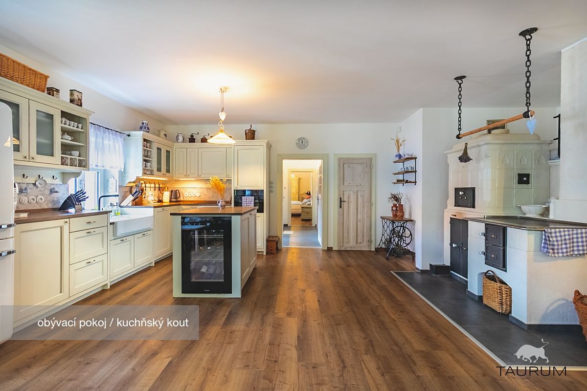 Prodej rodinného domu 730 m², pozemek 5387 m² – fotografie 5