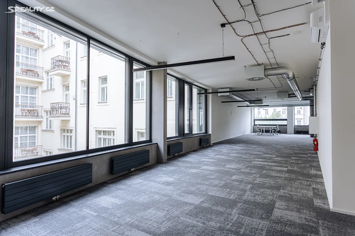 Pronájem kanceláře 327 m² – další
