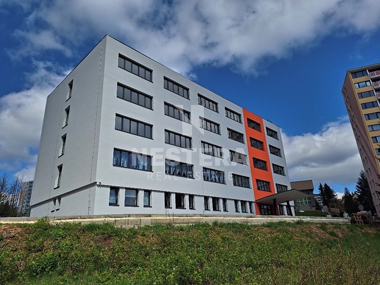 Комерційне приміщення на продаж, 2 725 м² (1 з 13)