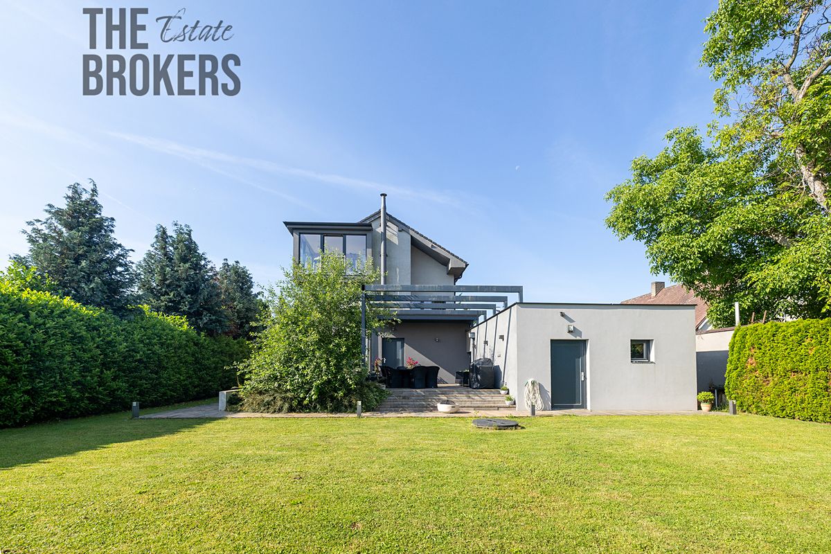 Prodej vily 300 m², pozemek 858 m² – fotografie 3