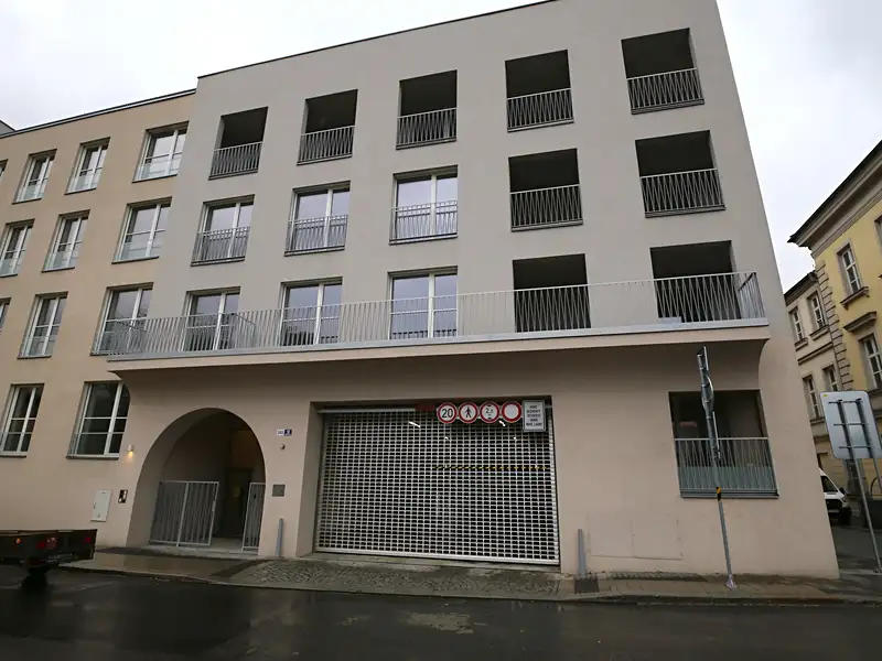 Pronájem garážového stání 12 m², Ostrava – náhled fotky 1