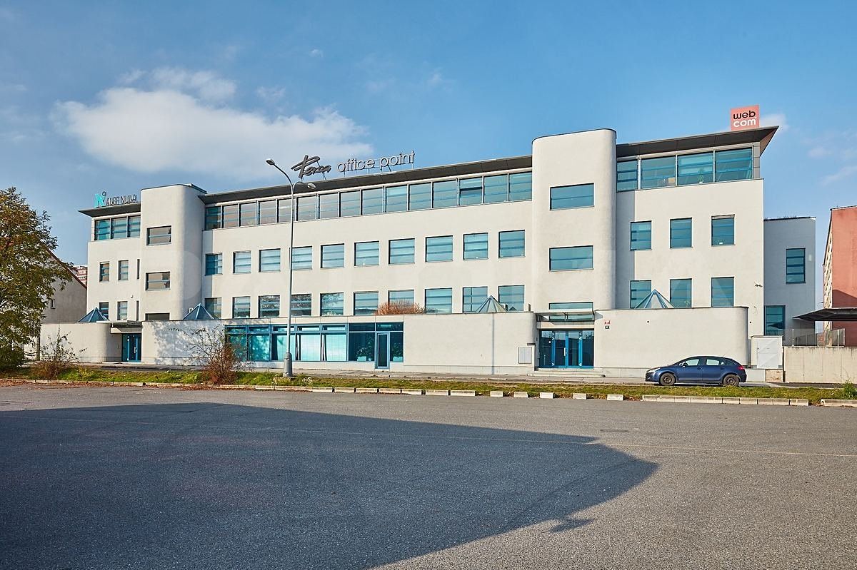 Pronájem kanceláře 861 m²