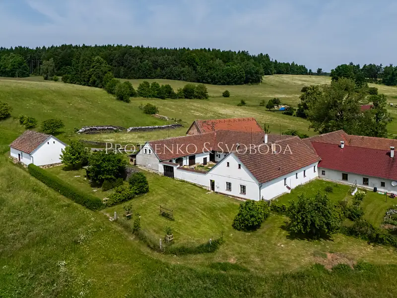 Prodej rodinného domu 275 m², pozemek 1947 m², Horní Radouň – náhled fotky 1