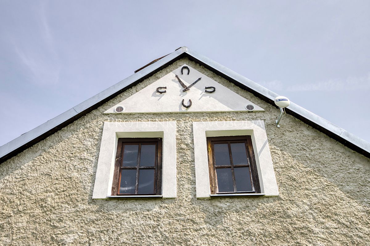 Prodej rodinného domu 275 m², pozemek 1947 m² – fotografie 2