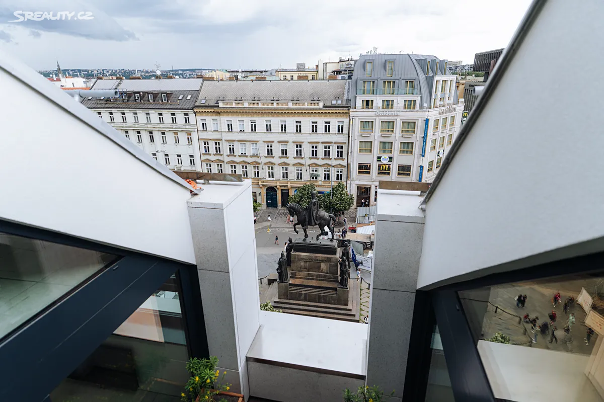 Pronájem kanceláře 654 m², Praha