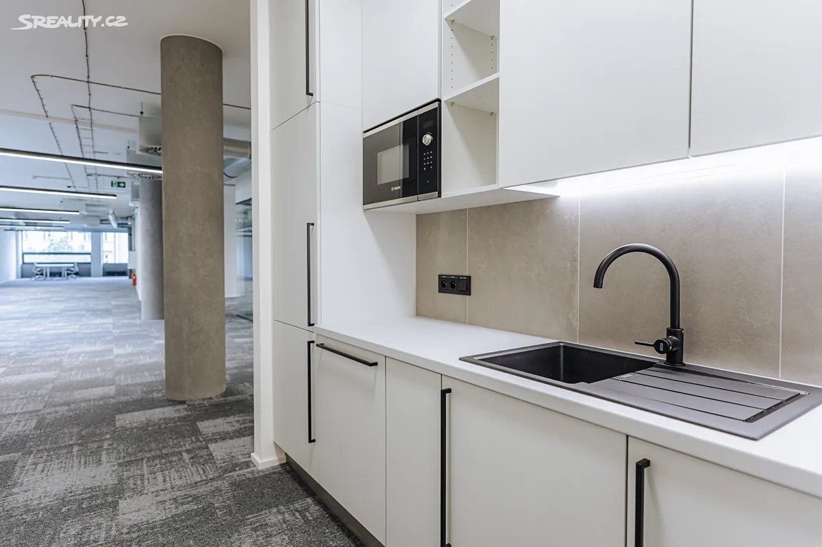 Pronájem kanceláře 654 m² – další
