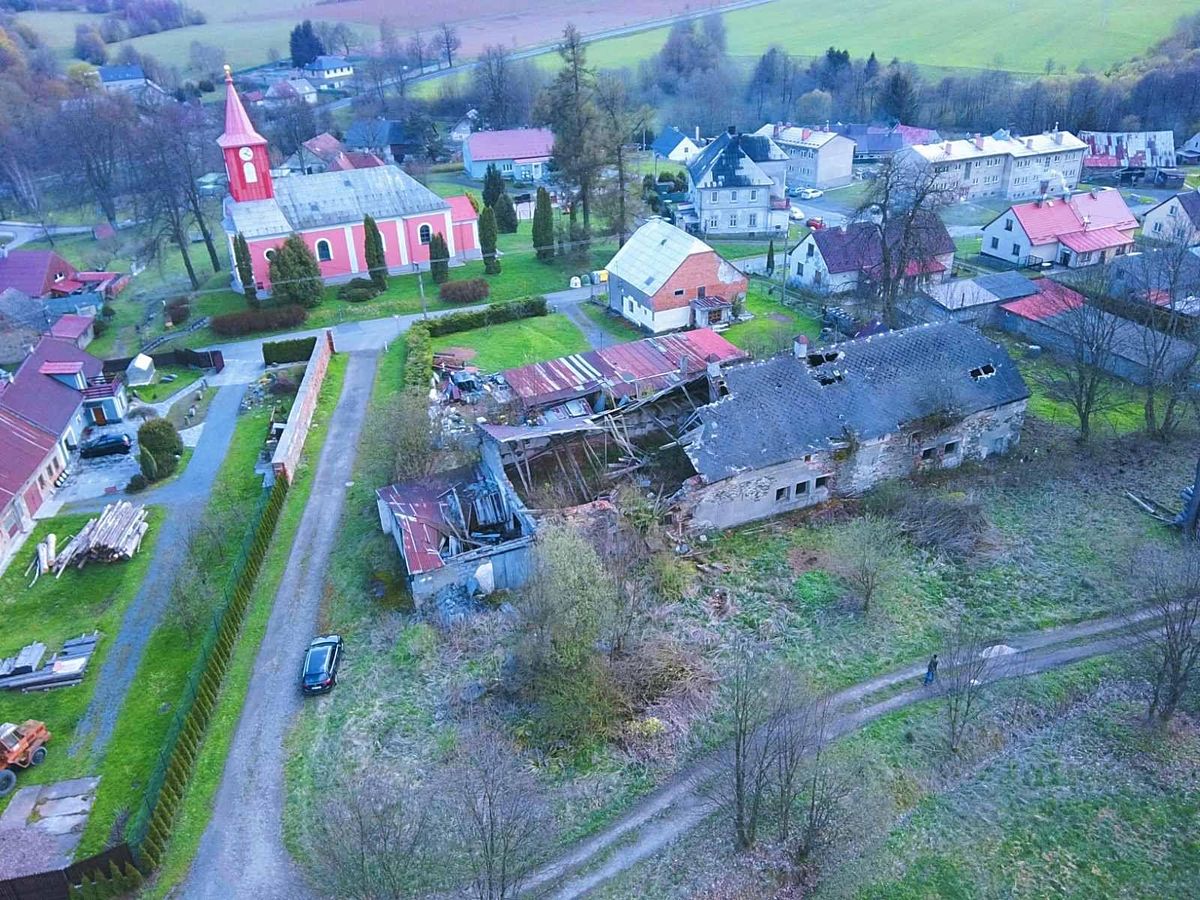 Prodej stavebního pozemku 1893 m² – fotografie 2