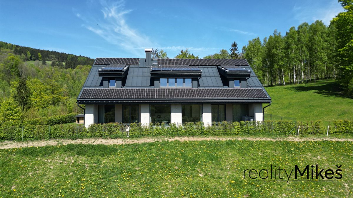 Prodej rodinného domu 470 m², pozemek 107000 m² – fotografie 2