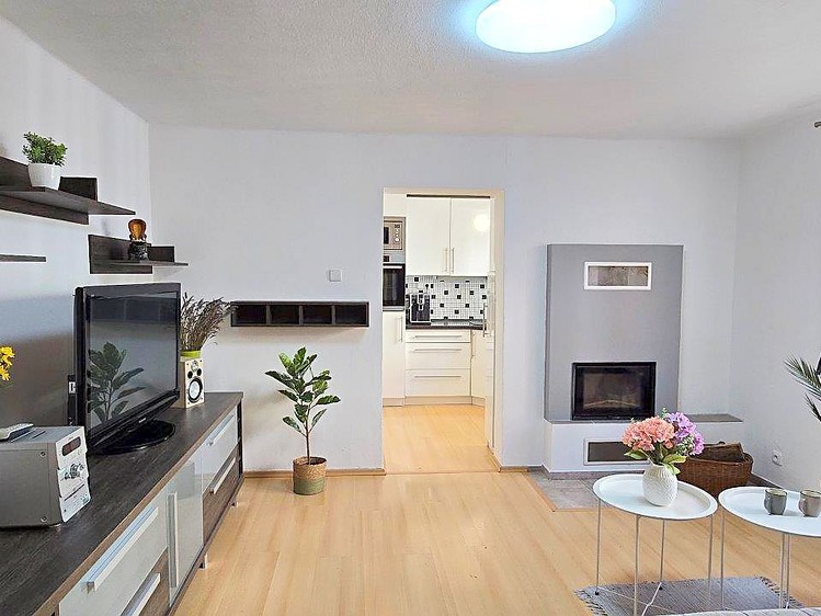 Prodej bytu 3+1, 59 m² (2 z 20)