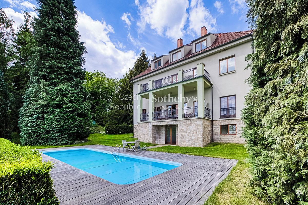 Prodej zemědělské usedlosti 720 m², pozemek 640000 m² – fotografie 2