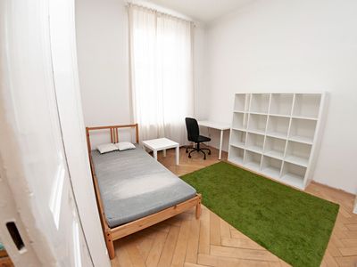 Pronájem bytu pokoje 72 m²