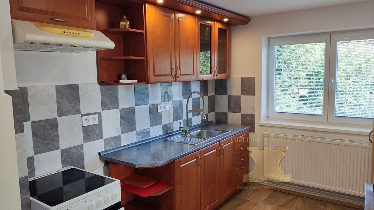 Prodej rodinného domu 200 m², pozemek 1009 m² – fotografie 5