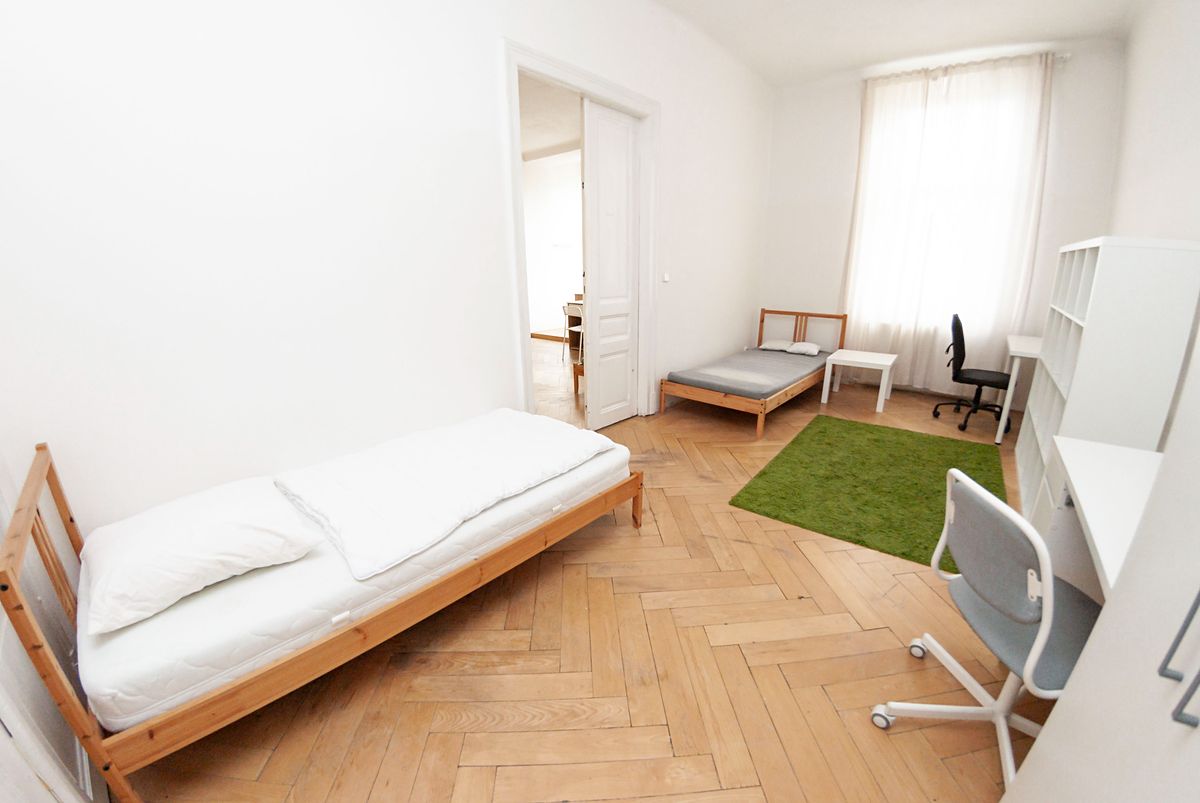 Pronájem bytu pokoje 72 m² – fotografie 2