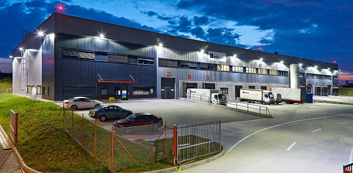Pronájem skladového prostoru 2700 m², Hostivice – fotka 1 z 3
