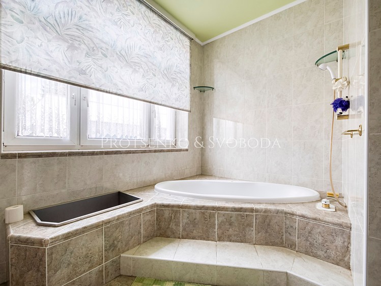 Prodej komerčního prostoru, 660 m² (21 z 24)