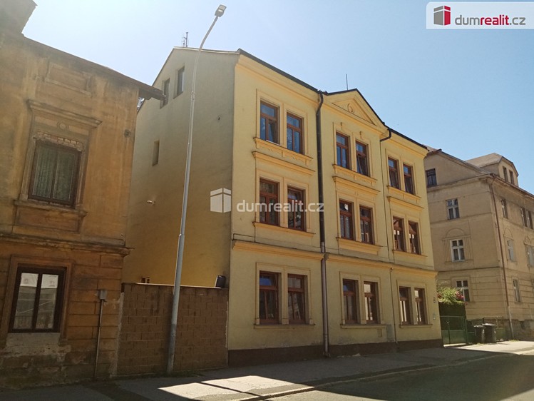Haus zum Kauf, 390 m² (1 von 7)