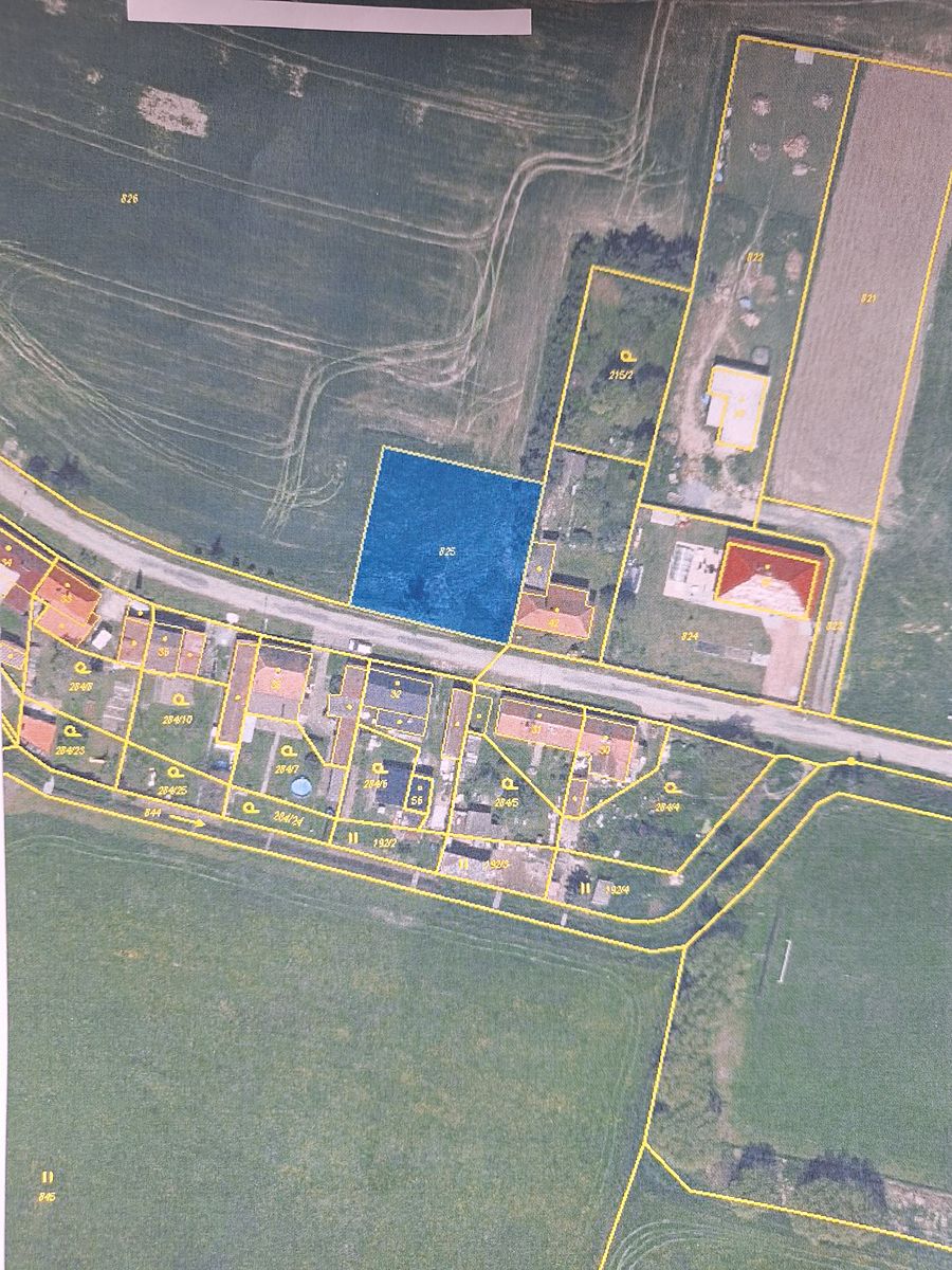 Prodej stavebního pozemku 900 m² – fotografie 3
