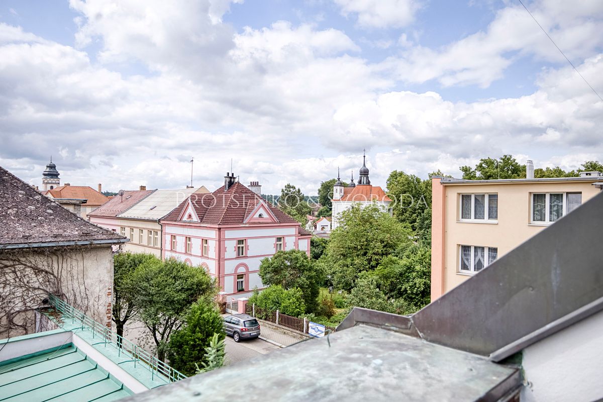 Prodej vily 660 m², pozemek 784 m² – fotografie 3