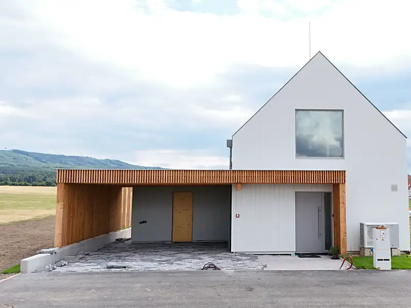 Prodej rodinného domu 179 m², pozemek 430 m², Hostomice – náhled fotky 2