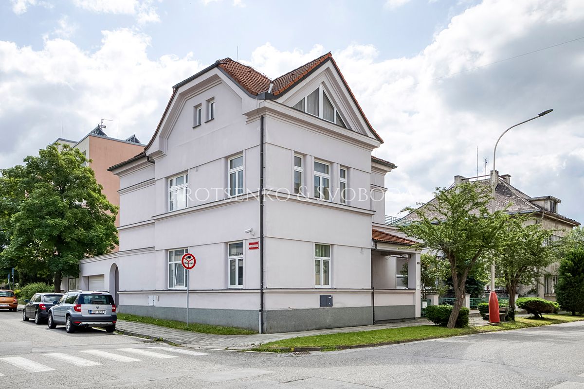 Prodej vily 660 m², pozemek 784 m²