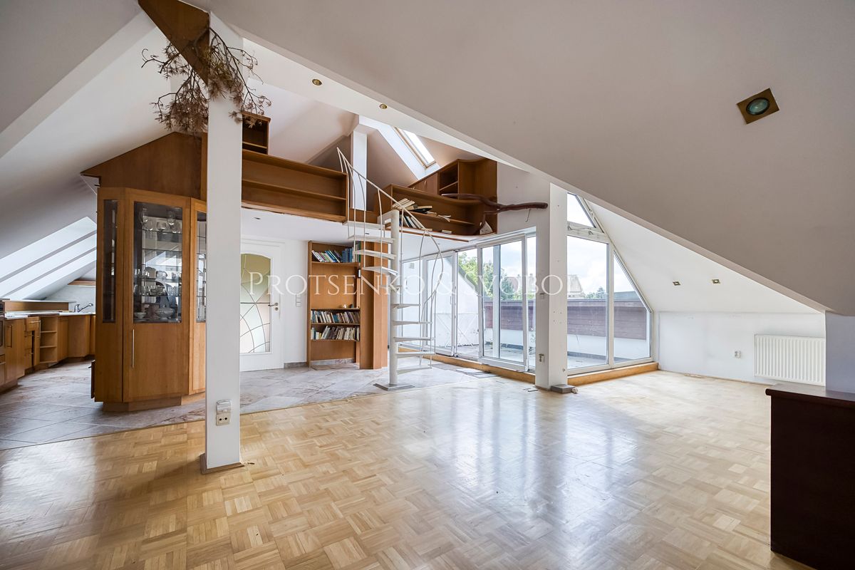 Prodej vily 660 m², pozemek 784 m² – fotografie 2