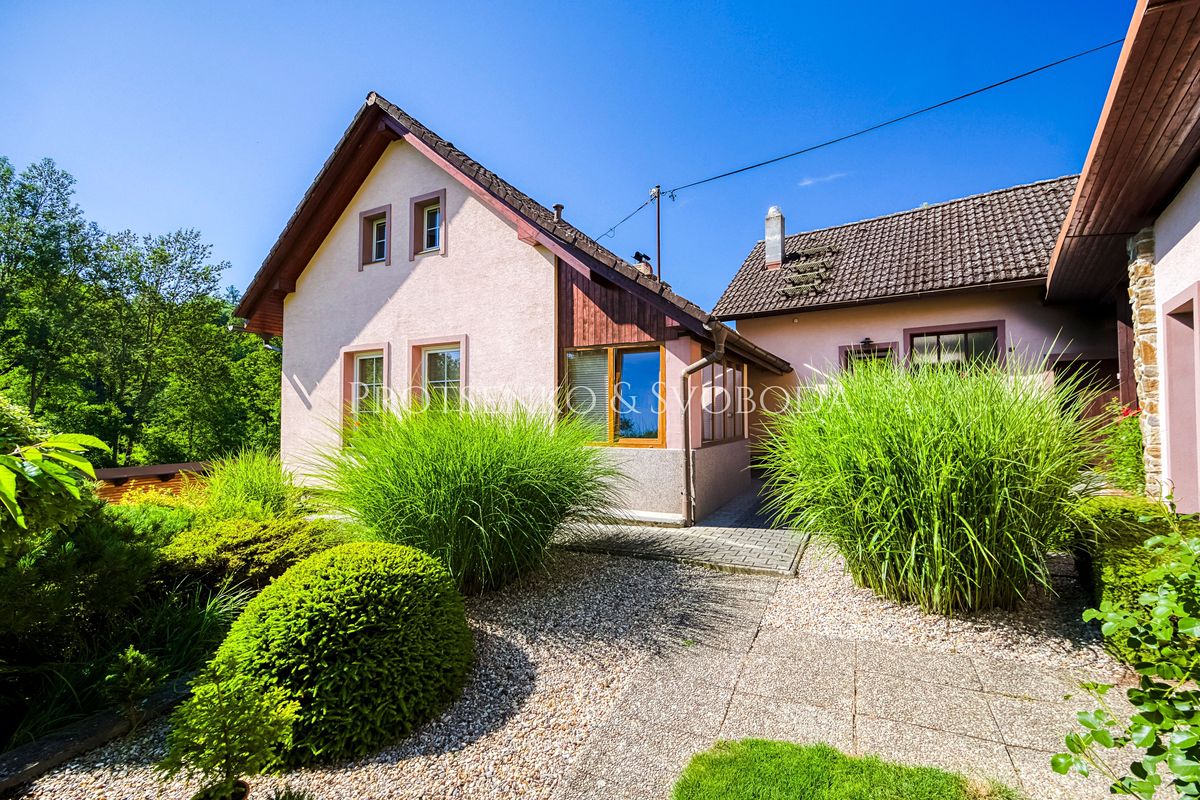 Prodej rodinného domu 257 m², pozemek 4348 m² – fotografie 2