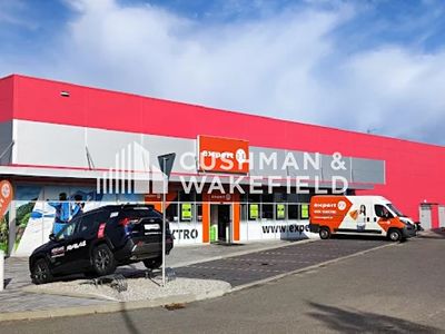 Pronájem obchodního prostoru 450 m²