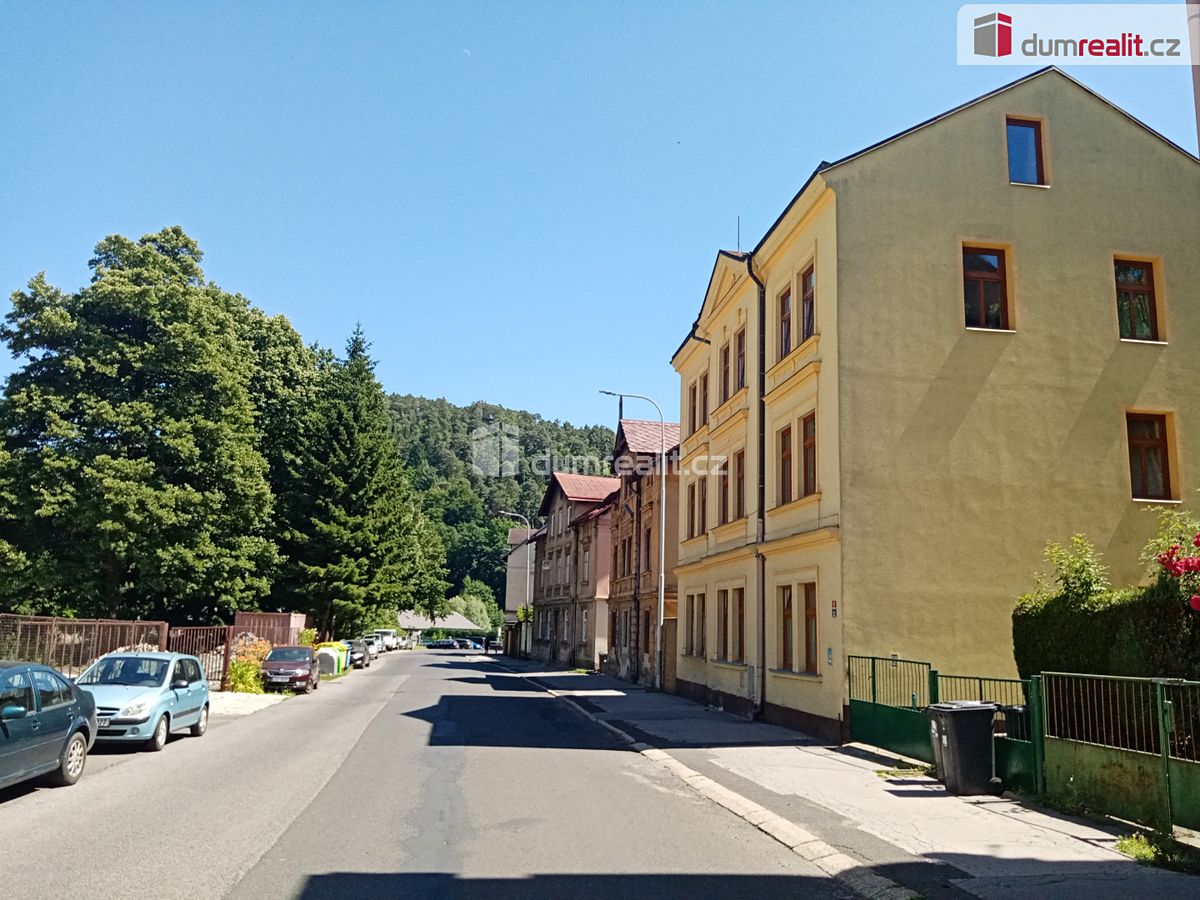 Prodej rodinného domu 390 m², pozemek 654 m² – fotografie 2