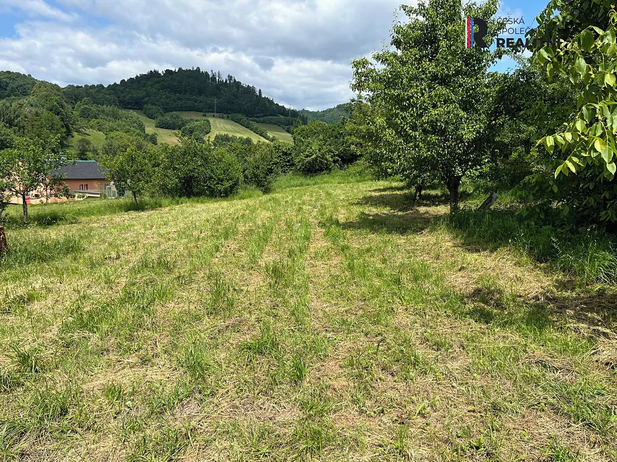 Prodej stavebního pozemku 1408 m²