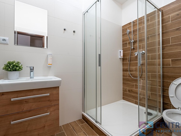 Prodej komerčního prostoru, 1 050 m² (12 z 24)