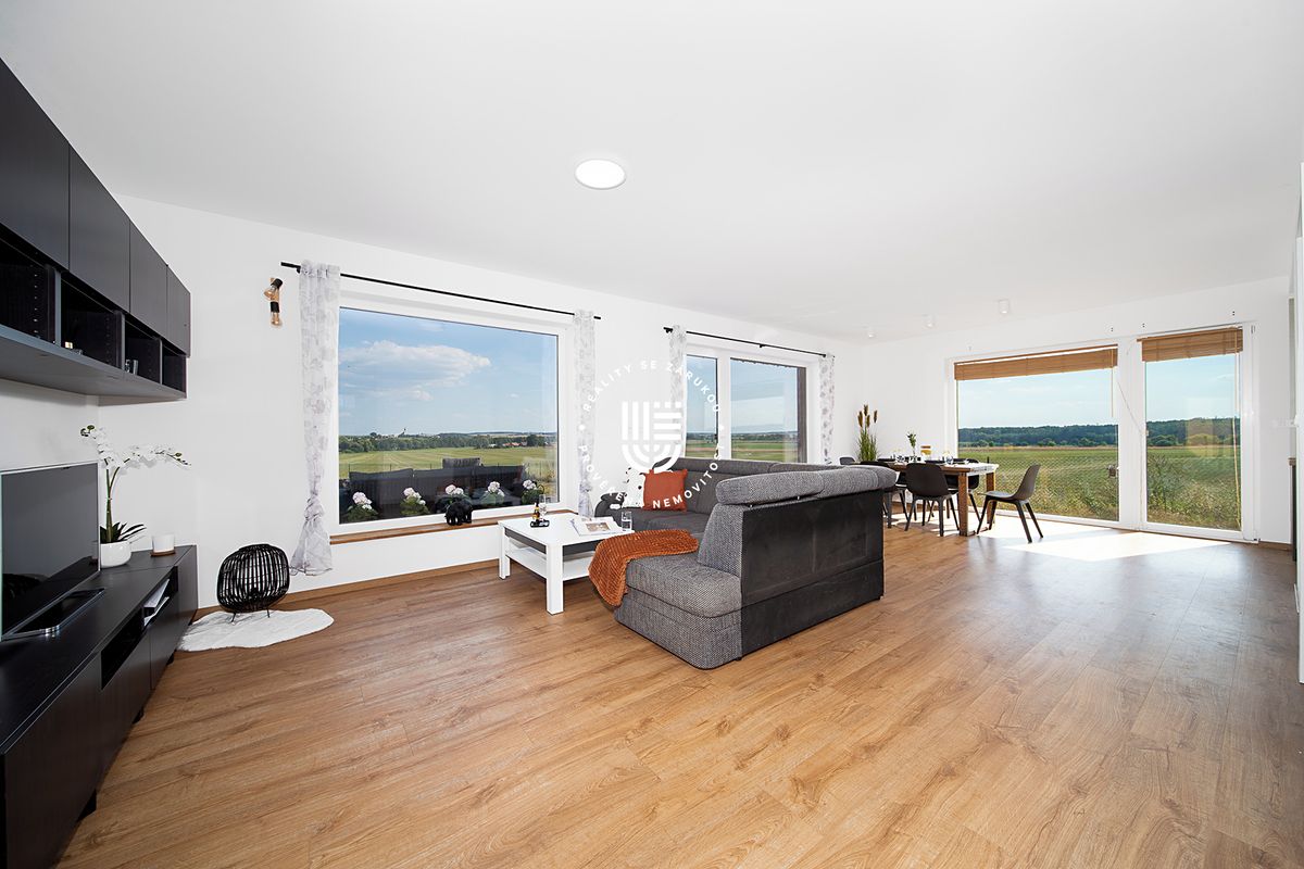 Prodej rodinného domu 168 m², pozemek 600 m² – fotografie 2