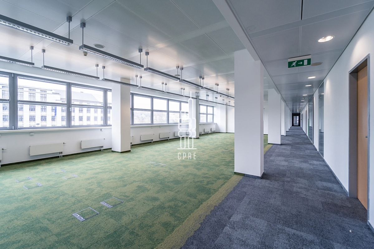 Pronájem kanceláře 574 m² – fotografie 2