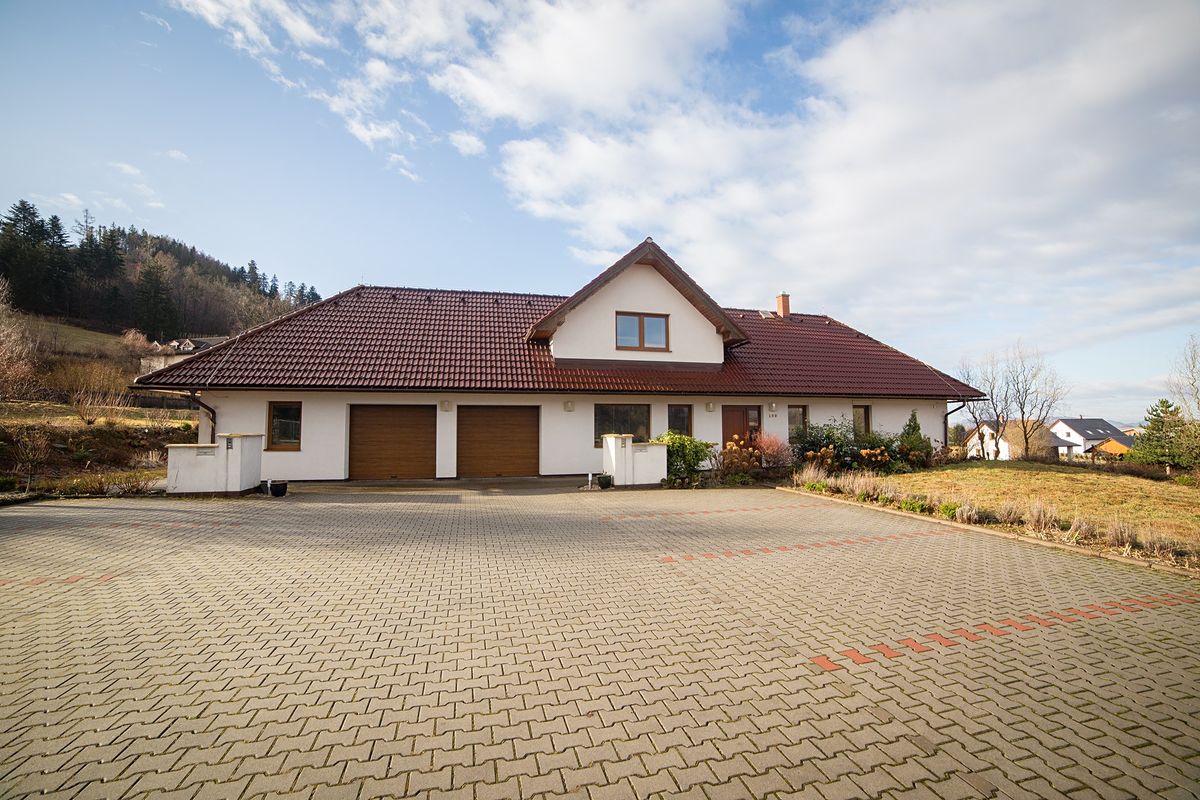 Prodej rodinného domu 310 m², pozemek 4909 m² – fotografie 2