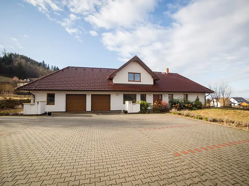 Prodej rodinného domu 310 m², pozemek 4909 m², Lhotka – náhled fotky 2