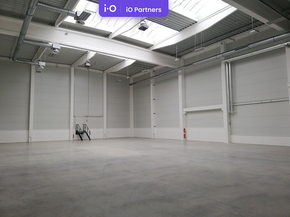 Pronájem skladového prostoru 800 m² – fotografie 3