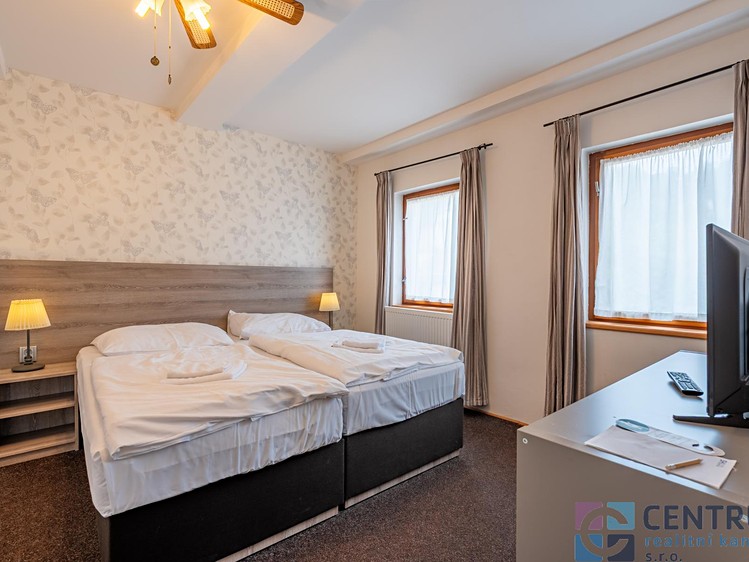 Prodej komerčního prostoru, 1 050 m² (7 z 24)