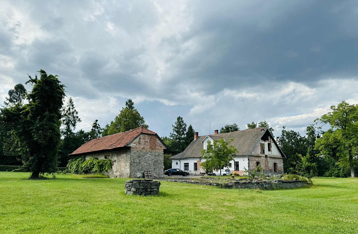 Prodej rodinného domu 425 m², pozemek 16790 m² – fotografie 2