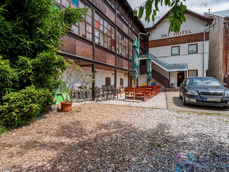 Prodej komerčního prostoru, 1 050 m² (20 z 24)