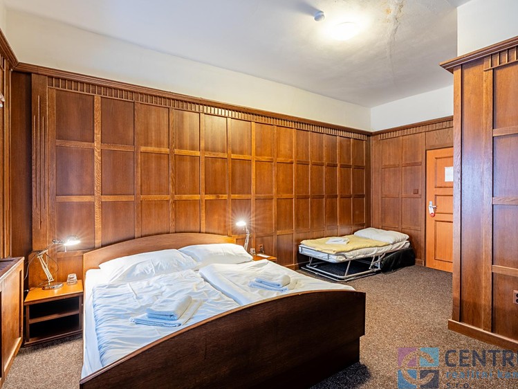 Prodej komerčního prostoru, 1 050 m² (3 z 24)