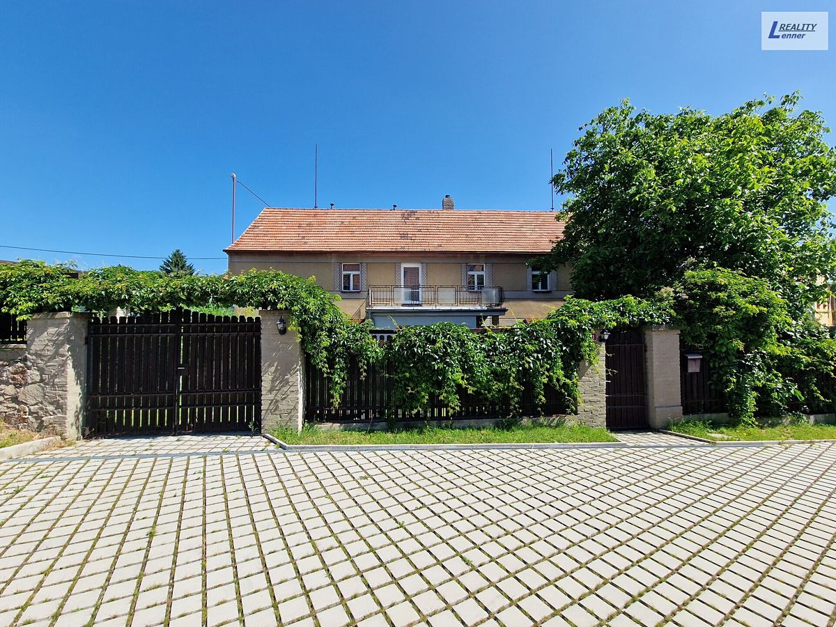 Prodej rodinného domu 210 m², pozemek 994 m² – fotografie 4