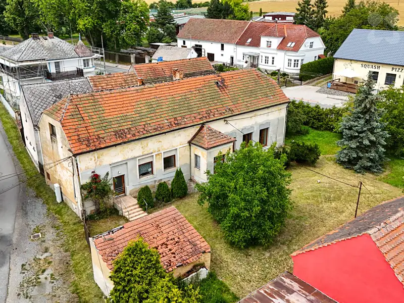 Prodej rodinného domu 352 m², pozemek 1255 m², Pernarec – náhled fotky 1
