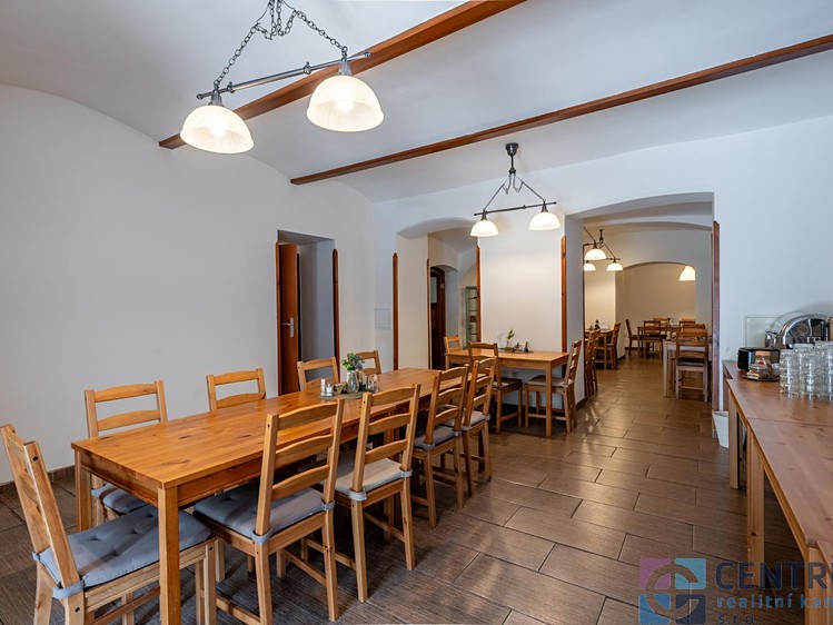Prodej komerčního prostoru, 1 050 m² (4 z 24)