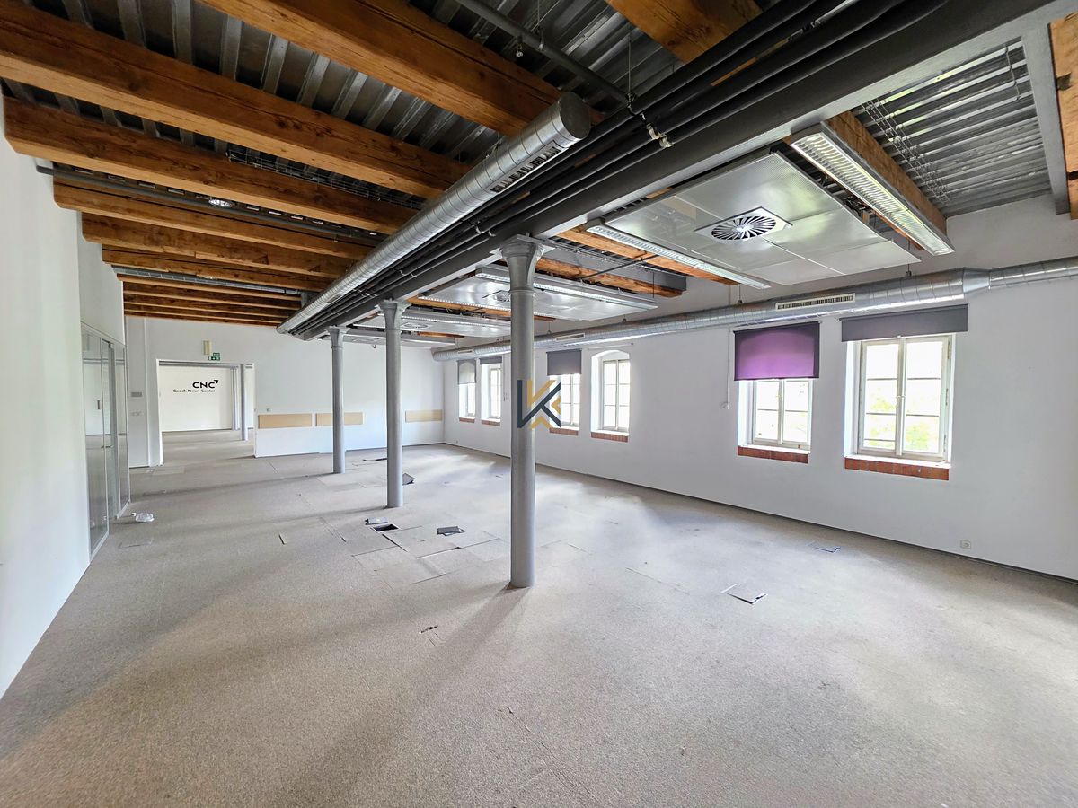 Pronájem kanceláře 270 m²