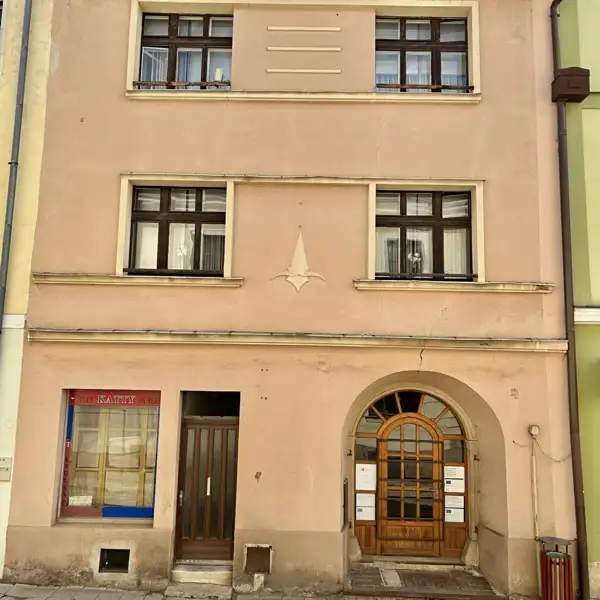 Prodej vícegeneračního domu 350 m², pozemek 326 m², Broumov – náhled fotky 1