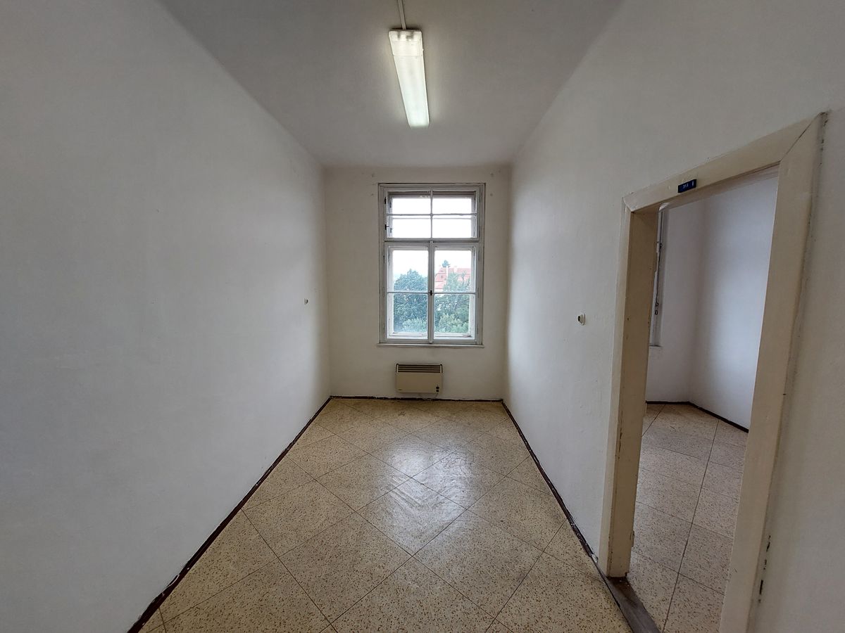 Pronájem kanceláře 25 m² – fotografie 3